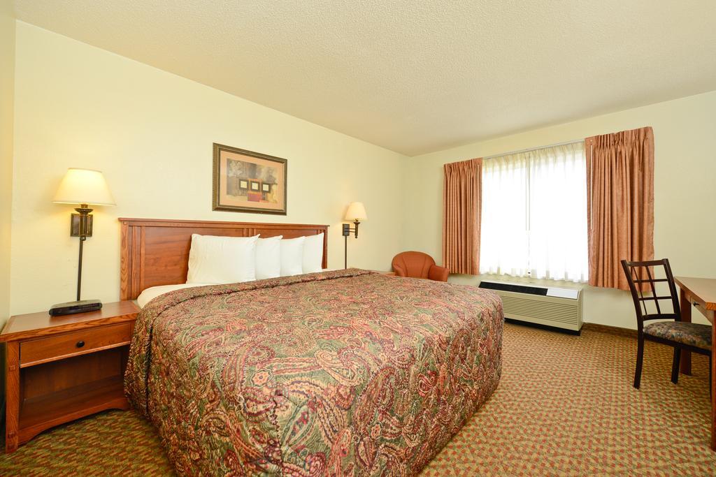 Americas Best Value Inn And Suites Overland Park Oda fotoğraf