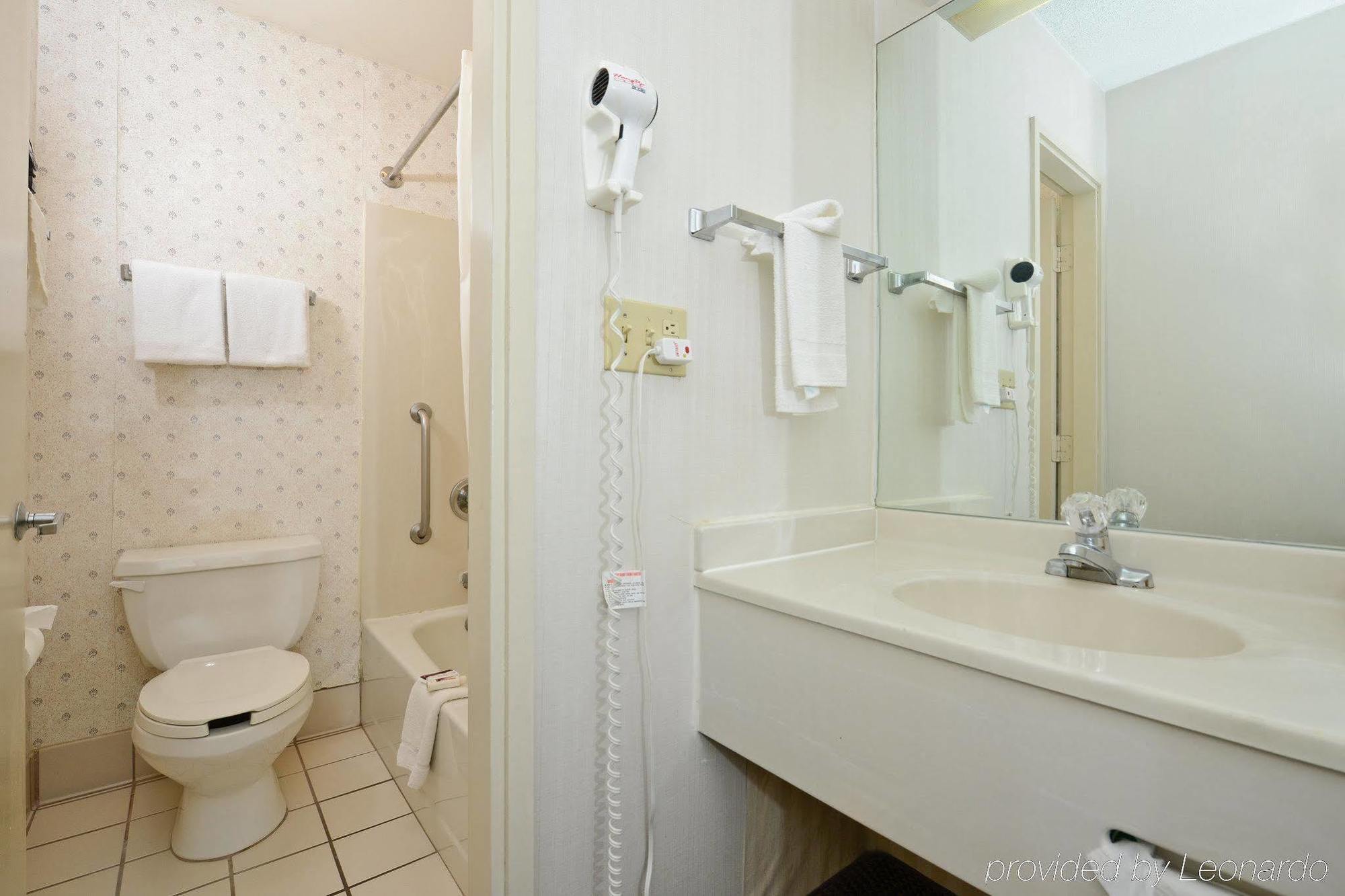 Americas Best Value Inn And Suites Overland Park Oda fotoğraf